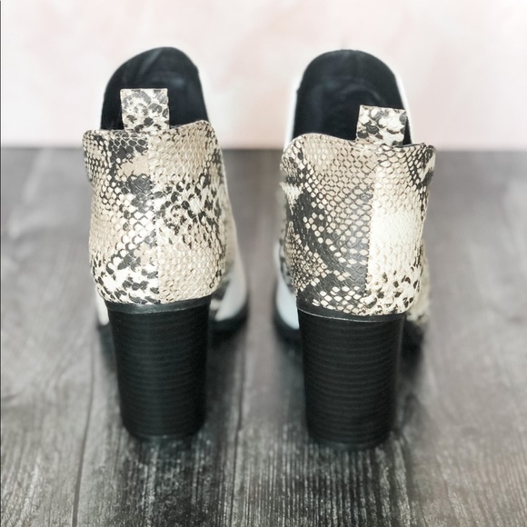 last pair! Qupid Slay White & Snakeskin Booties - Picture 5 of 7
